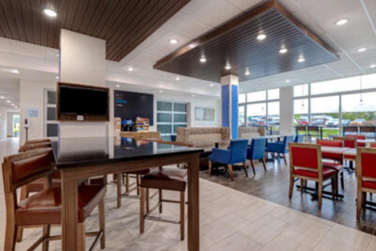 Holiday Inn Express & Suites - Grand Rapids South - Wyoming By Ihg Exterior foto